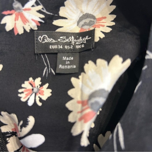 Miss Selfridge Black Floral Daisy Print 2-Piece Outfit w/ Crop Top, Shorts Sz 2 - Picture 6 of 13